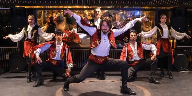 istanbul-bosphorus-dinner-cruise-with-private-table-show