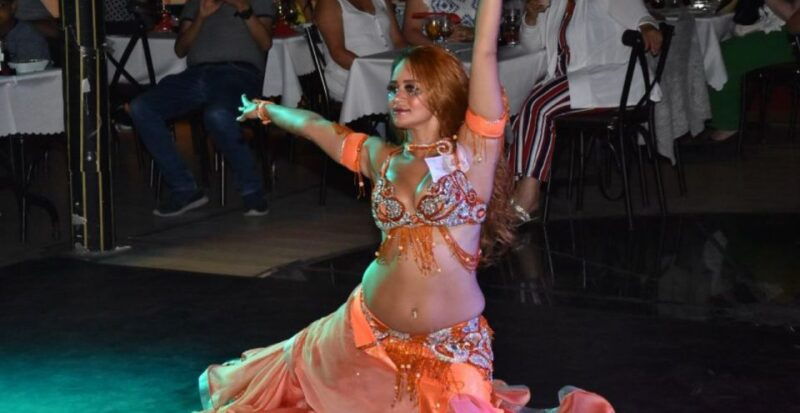 istanbul-bosphorus-dinner-cruise-with-private-table-show