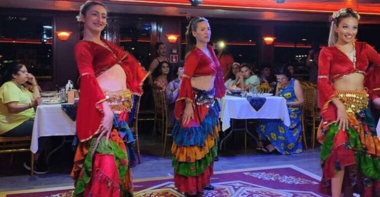 istanbul-bosphorus-dinner-cruise-with-private-table-show