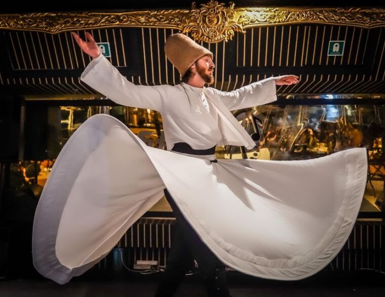 istanbul-bosphorus-dinner-cruise-with-private-table-show