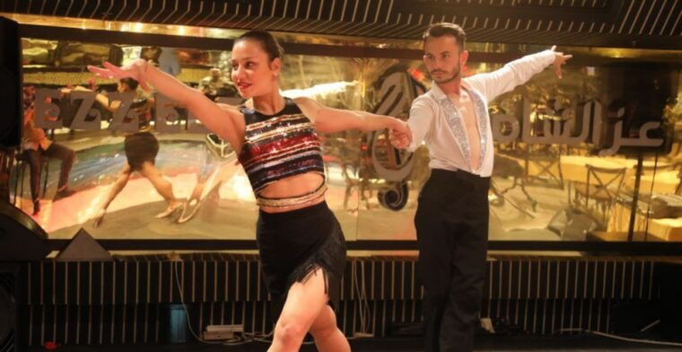 istanbul-bosphorus-dinner-cruise-with-private-table-show