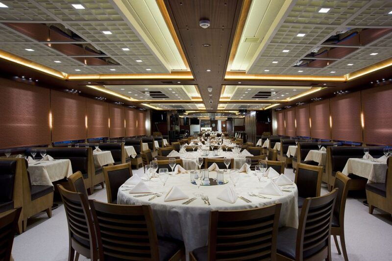 istanbul-bosphorus-dinner-cruise-with-turkish-night-show-2