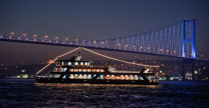 istanbul-bosphorus-dinner-cruise-with-turkish-night-show-2