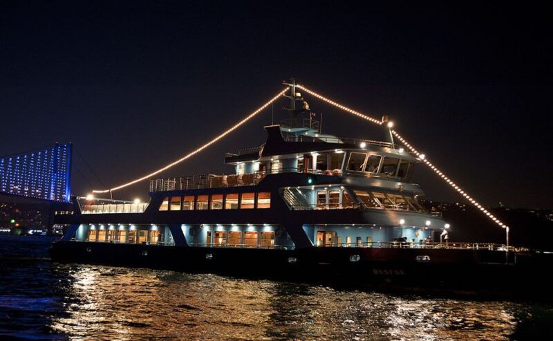 istanbul-bosphorus-dinner-cruise-with-turkish-night-show-2
