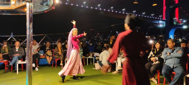 istanbul-bosphorus-dinner-cruise-with-turkish-night-show-3