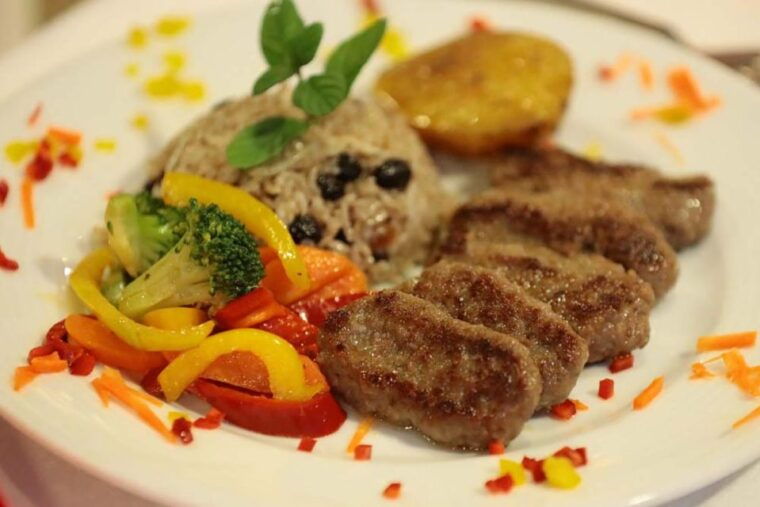 istanbul-bosphorus-dinner-cruise-with-turkish-night-show-3