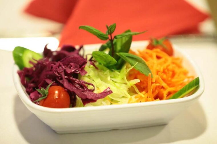 istanbul-bosphorus-dinner-cruise-with-turkish-night-show-3