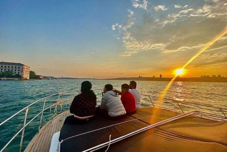 istanbul-bosphorus-morning-yacht-tour-with-snacks-2