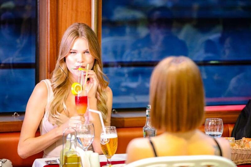 istanbul-bosphorus-night-dinner-cruise-with-private-table