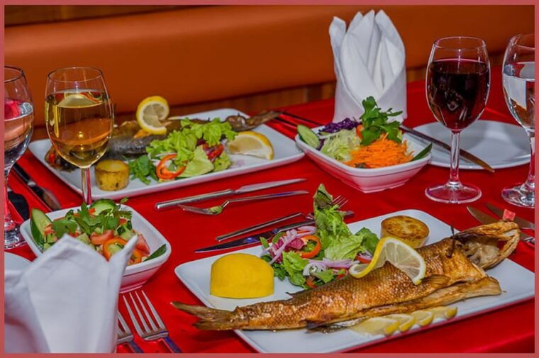 istanbul-bosphorus-night-dinner-cruise-with-private-table