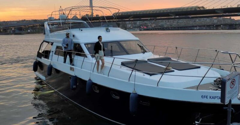 istanbul-bosphorus-river-sunset-yacht-tour-with-commentary