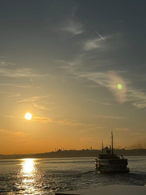 istanbul-bosphorus-river-sunset-yacht-tour-with-commentary