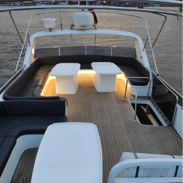 istanbul-bosphorus-river-sunset-yacht-tour-with-commentary