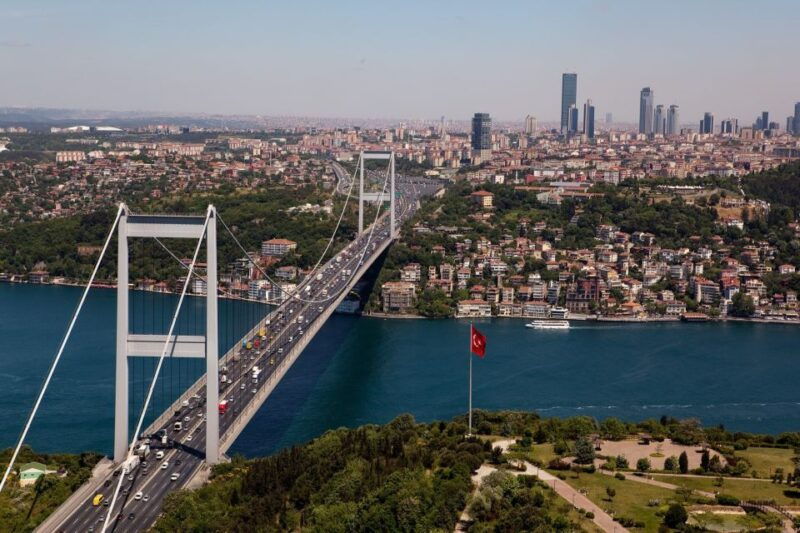 istanbul-bosphorus-sightseeing-boat-tour-with-guide