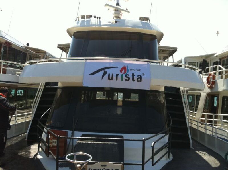 istanbul-bosphorus-sightseeing-boat-tour-with-guide