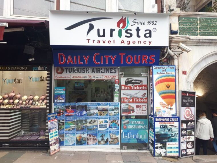 istanbul-bosphorus-sightseeing-boat-tour-with-guide