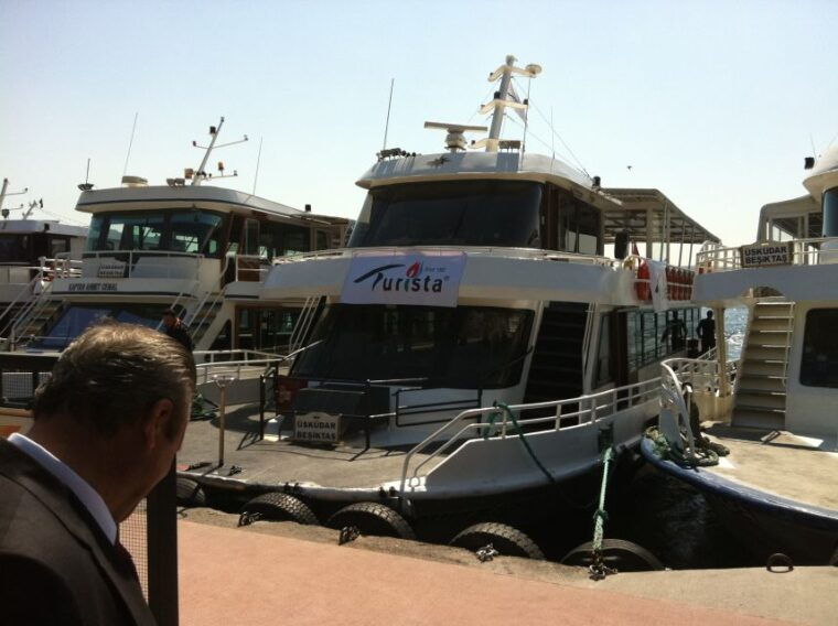 istanbul-bosphorus-sightseeing-boat-tour-with-guide
