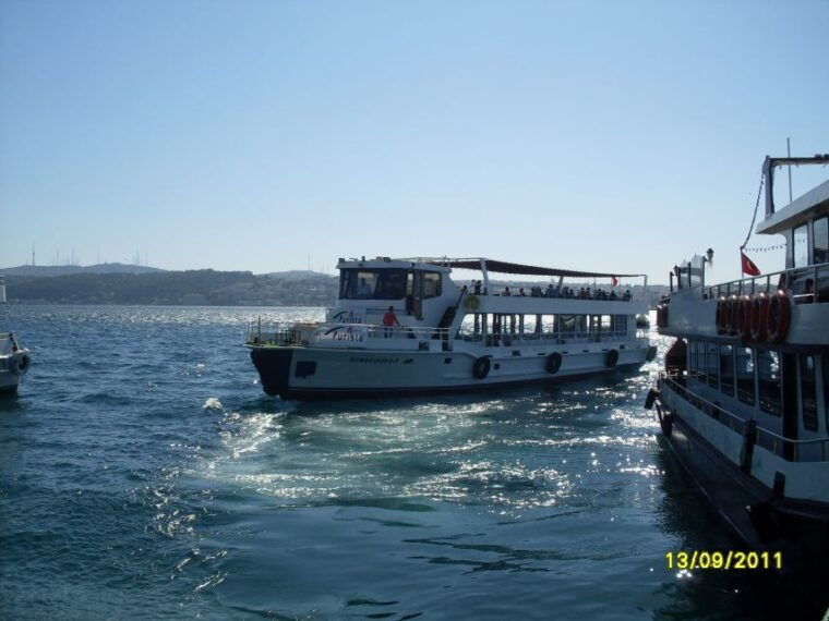 istanbul-bosphorus-sightseeing-boat-tour-with-guide