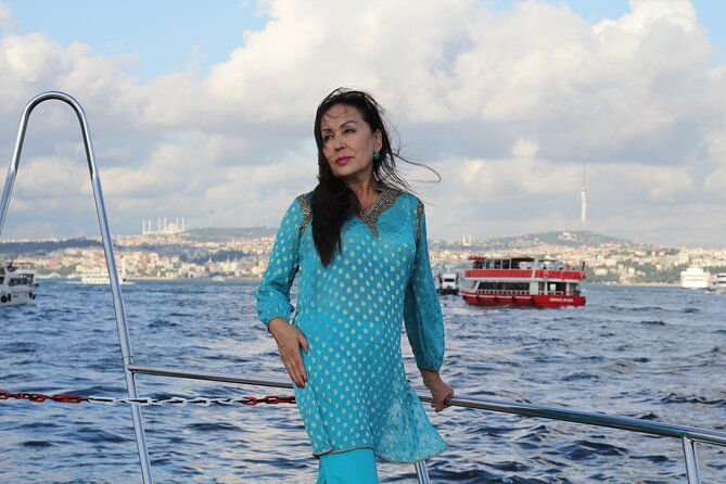 istanbul-bosphorus-sunset-cruise-on-a-luxurious-yacht