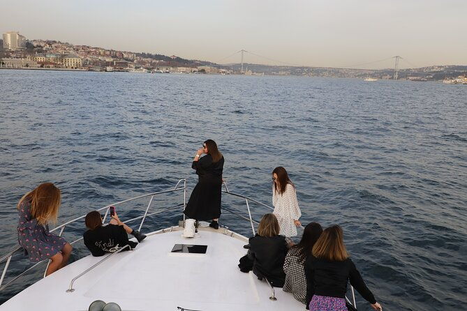 istanbul-bosphorus-sunset-cruise-on-a-luxurious-yacht