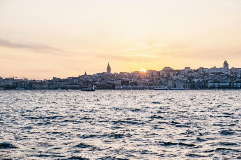 istanbul-bosphorus-sunset-cruise-on-a-luxury-yacht-2