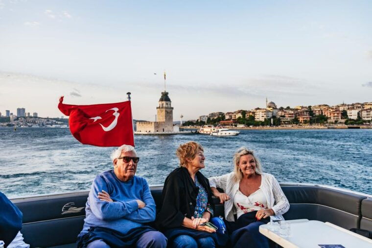 istanbul-bosphorus-sunset-cruise-on-a-luxury-yacht-2