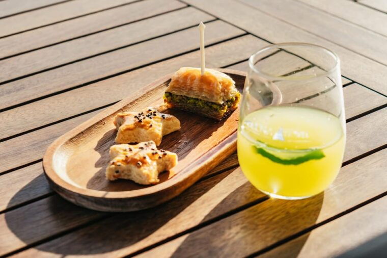 istanbul-bosphorus-sunset-cruise-on-a-luxury-yacht-2