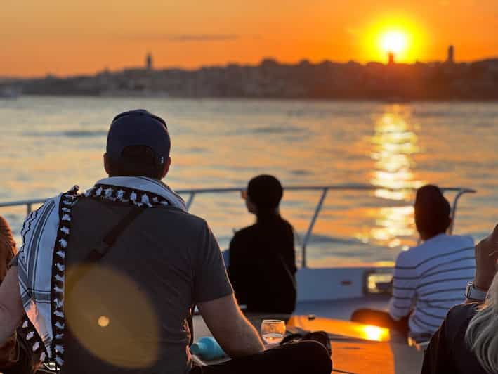 istanbul-bosphorus-sunset-cruise-on-a-luxury-yacht