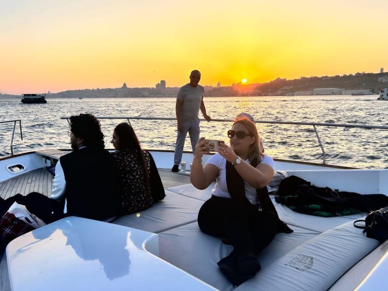istanbul-bosphorus-sunset-cruise-on-a-luxury-yacht