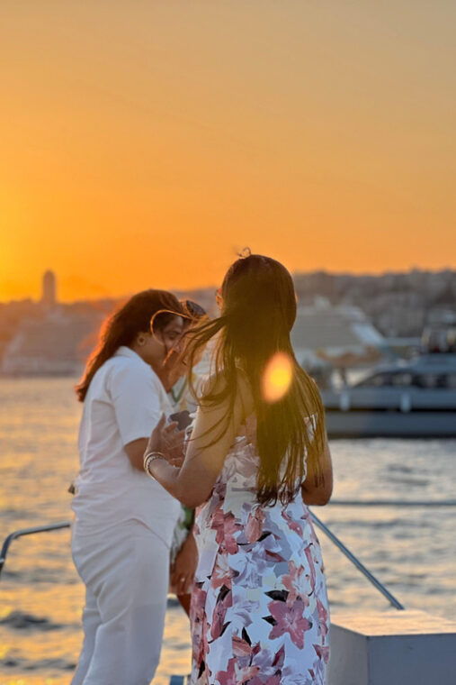 istanbul-bosphorus-sunset-cruise-on-a-luxury-yacht