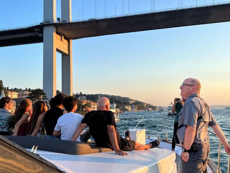 istanbul-bosphorus-sunset-cruise-on-a-luxury-yacht