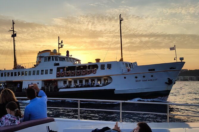 istanbul-bosphorus-sunset-cruise-on-yacht-with-live-guide-2