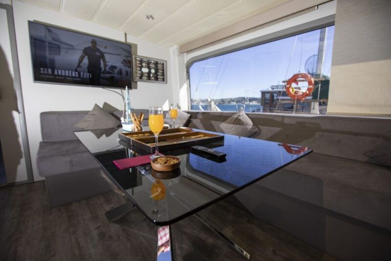 istanbul-bosphorus-sunset-or-night-yacht-cruise