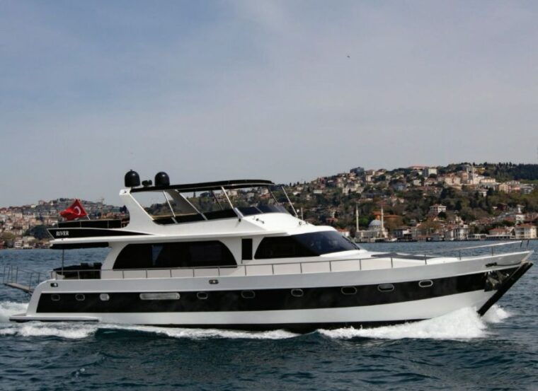 istanbul-bosphorus-sunset-or-night-yacht-cruise