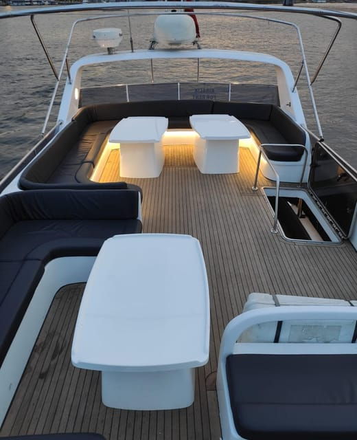 istanbul-bosphorus-sunset-yacht-cruise-with-guide-snacks