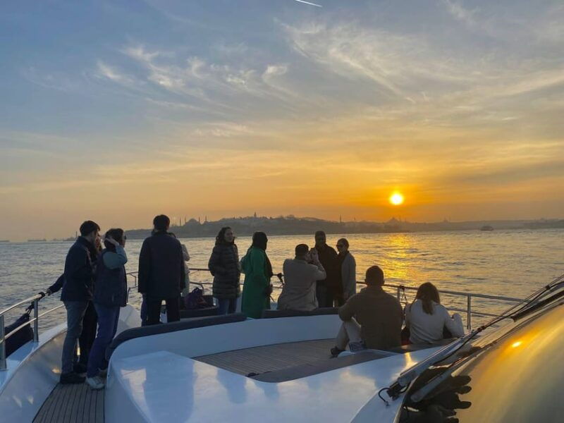 istanbul-bosphorus-sunset-yacht-cruise-with-live-guide