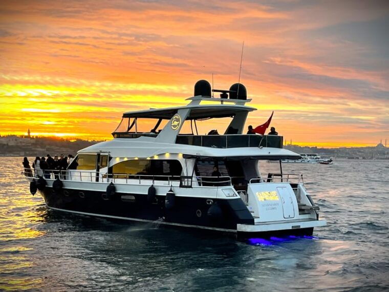istanbul-bosphorus-sunset-yacht-cruise-with-live-guide