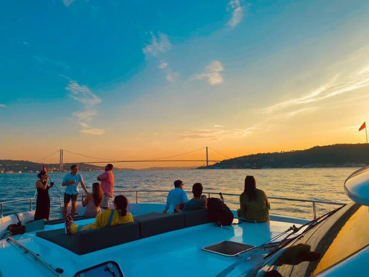 istanbul-bosphorus-sunset-yacht-cruise-with-live-guide