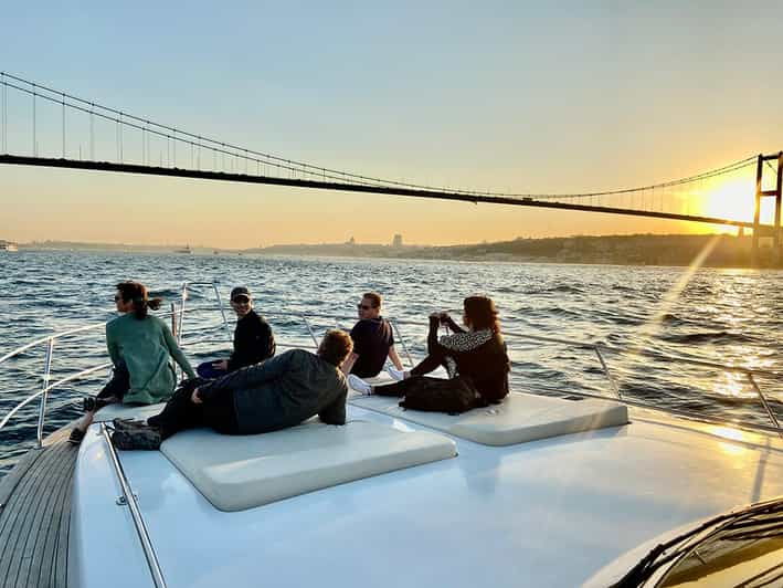 istanbul-bosphorus-yacht-cruise-at-sunset-with-snacks