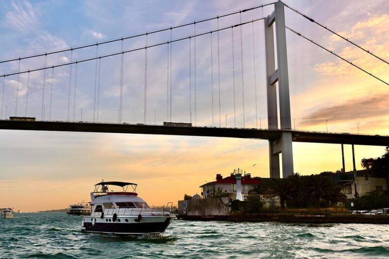 istanbul-bosphorus-yacht-cruise-at-sunset-with-snacks