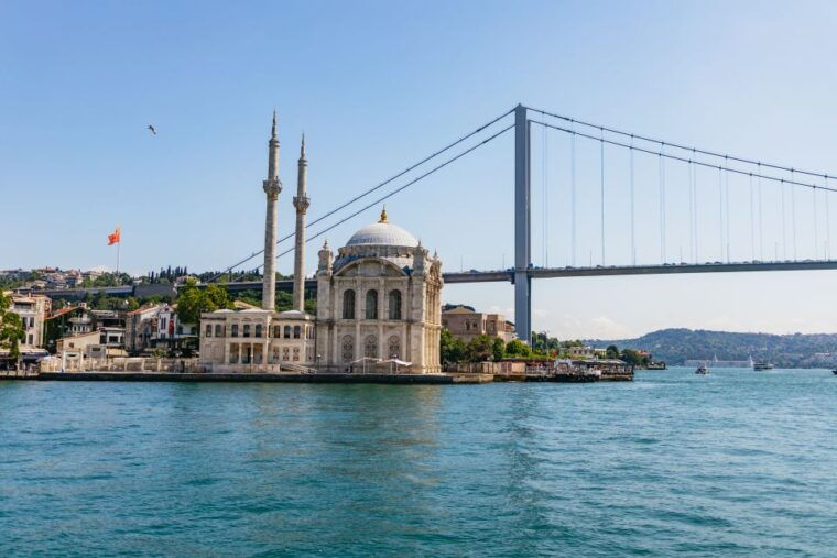istanbul-bosphorus-yacht-cruise-with-stopover-on-asian-side