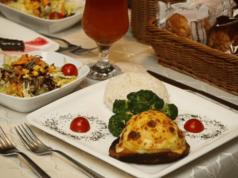 istanbul-dinner-cruise-with-hotel-pickup-optional-drinks