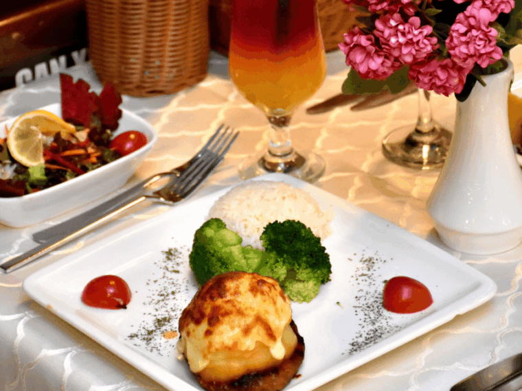 istanbul-dinner-cruise-with-hotel-pickup-optional-drinks