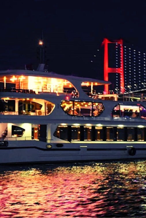 istanbul-dinner-cruise-with-hotel-pickup-optional-drinks