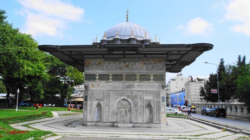 istanbul-discover-dolmabahce-palace-and-surroundings