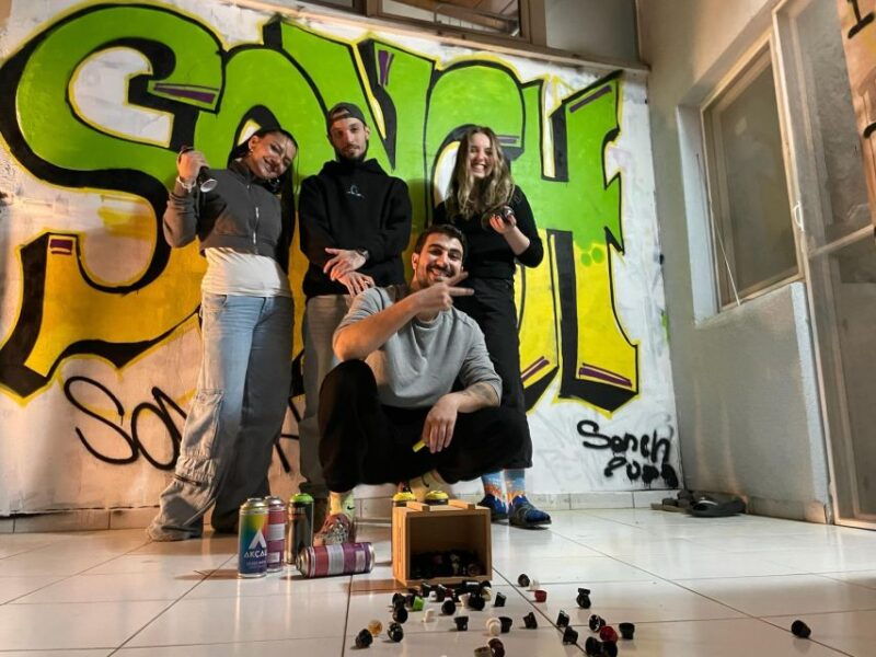 istanbul-do-street-art-with-local-artists-at-home-garden
