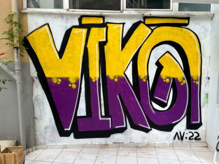 istanbul-do-street-art-with-local-artists-at-home-garden