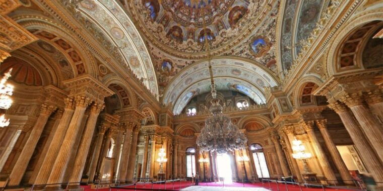 istanbul-dolmabahce-palace-and-grand-bazaar-tour