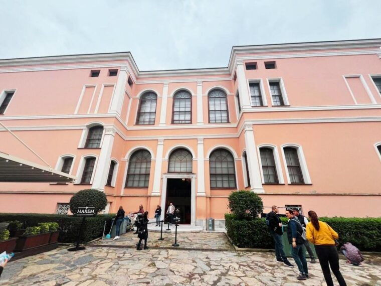 istanbul-dolmabahce-palace-and-harem-fast-track-entry