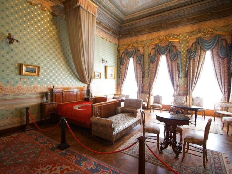 istanbul-dolmabahce-palace-and-uskudar-guided-tour